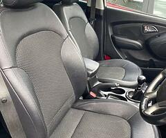 Hyundai ix35 premium executive model with extras, 6 speed manual 132reg - Image 3/10
