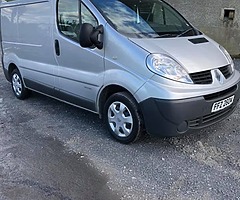 2011 Renault Traffic build in sat nav hood driver