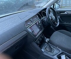 2019 Volkswagen Tiguan 2.0TDI Manual For Breaking - Image 4/6