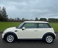 2013 MINI COOPER MINT CONDITION - Image 3/10