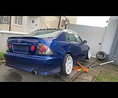 Lexus is200