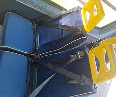 7 single seats with belts