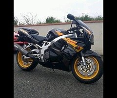 Honda cbr rr 900 fireblade.