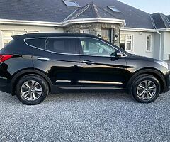 2015 HYUNDAI SANTA FE 2.2 SEVEN SEATER FOUR WHEEL DRIVE 6 SPEED MANUAL - Image 9/10