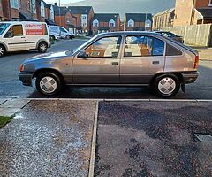 2023 Lexus IS 200 - Image 3/6