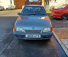 2023 Lexus IS 200 - Image 4/6