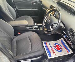 2016 Toyota Prius - Image 8/10