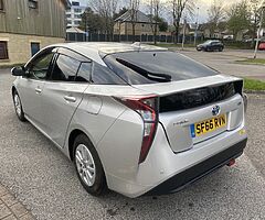 2016 Toyota Prius - Image 3/10