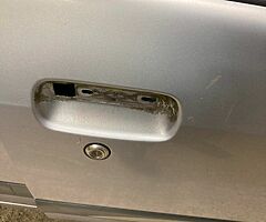 WantedLooking for R/H front exterior Door handle for Toyota Starlet 96/99 in year , black in colour - Image 3/3