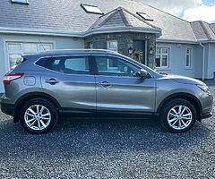 162 NISSAN QASHQAI 1.5 DIESEL GLASS ROOF ONE LADY OWNER 52,000 MILES 6 SPEED MANUAL - Image 3/10