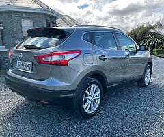 162 NISSAN QASHQAI 1.5 DIESEL GLASS ROOF ONE LADY OWNER 52,000 MILES 6 SPEED MANUAL - Image 4/10