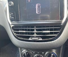 Showroom condition Peugeot 208 - Image 8/10