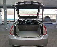 Toyota Prius 2014 Luxury Model - Image 3/10