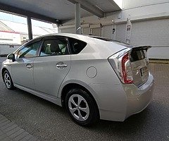Toyota Prius 2014 Luxury Model - Image 9/10