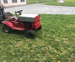 Ride on mower and trailer