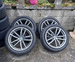 Bmw g30 18inch genuine alloy wheels with good tyres for sale - Image 3/3