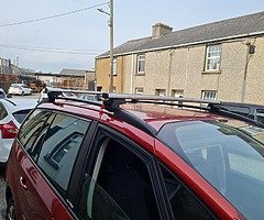 Roof racks fit ani car in perfect condition