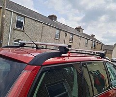 Roof racks fit ani car in perfect condition