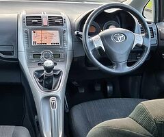 Toyota Auris 1.6 petrol manual - Image 5/10