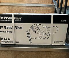 Jefferson proffesional tools , bench grinder , 6” vice , 7 drawer heavy dutychest with 147tools,matt - Image 3/10