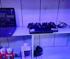 PS3 complet deja tuner avec 21 jeux a l'intérieur avec 2 manettes et câbles réseaux
