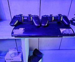 PS3 complet deja tuner avec 21 jeux a l'intérieur avec 2 manettes et câbles réseaux - Image 4/4