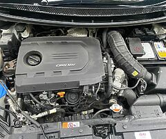 162 Kia Ceed Diesel .Only 50 k on New Engine .Tax 180e only.Warranty.Price is 10999euro - Image 8/9