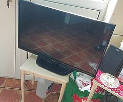 32 inch LG TV with suirview and hdmi