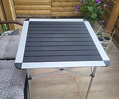 Folding table