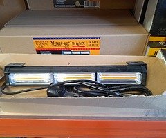 BRAND NEW TRAFFIC ADVISOR HIGHWAY LIGHT
