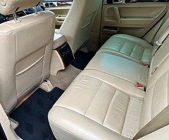 Volkswagan tourag 2006 2,5 diesel automatic transmission 5 seater - Image 8/9