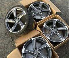 Audi 19 ttrs twist / one wheel damaged