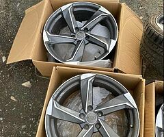 Audi 19 ttrs twist / one wheel damaged