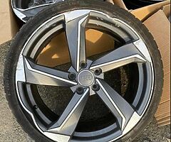 Audi 19 ttrs twist / one wheel damaged