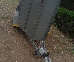 Horse box