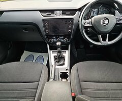 2017 SKODA OCTAVIA DIESEL HATCHBACK 2.0 TDI CR SE TECHNOLOGY - Image 8/10
