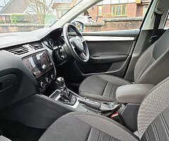 2017 SKODA OCTAVIA DIESEL HATCHBACK 2.0 TDI CR SE TECHNOLOGY - Image 9/10