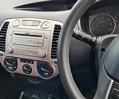 HYUNDAI i20 1 Owner Low mileage - Image 8/10