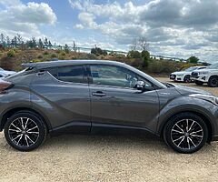 2019 Toyota C-HR - Image 4/10
