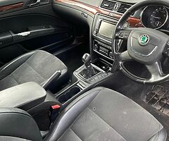 2010 Skoda Superb 1.9 TDI Ambition - Image 6/9