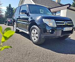 07 mitsubishi pajero swb NEW DOE manual 4x4 low milage