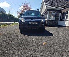 07 mitsubishi pajero swb NEW DOE manual 4x4 low milage - Image 4/10