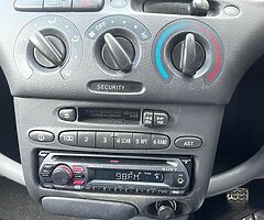 2000 yaris (1 owner) €750 last price - Image 6/10