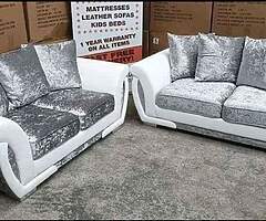 Brand new high quality italian crushed velvet 3+2 suite of furniture
