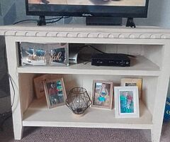 Solid TV corner Unit