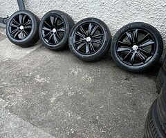 Volvo 17inch genuine alloy wheels with good tyres for sale