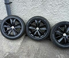 Volvo 17inch genuine alloy wheels with good tyres for sale - Image 3/5