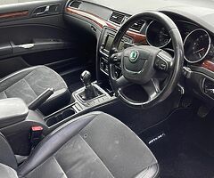 2010 Skoda Superb 1.9 TDI Ambition 5 Speed Manual Transmission - Image 8/9