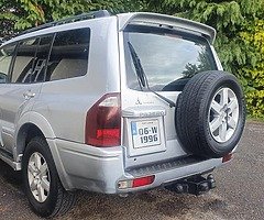 06 mitsubishi pajero 5 seater crewcab €333 tax - Image 4/7