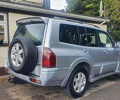 06 mitsubishi pajero 5 seater crewcab €333 tax - Image 5/7